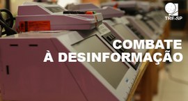 Imagem de urnas eletrônicas com o texto "Combate à Desinformação"