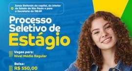 Banner informativo com formato retangular horizontal. O fundo é majoritariamente azul com gradie...