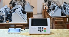 Geração de mídias para inserção de dados de candidatos e do eleitorado, carga e lacração das 114...