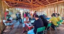 Visita do Programa de Inclusão Político-Eleitoral em aldeia indígena em Peruíbe