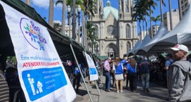 TRE-SP atende mais de mil pessoas em situação de rua em mutirão na Praça da Sé