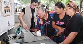 Iniciativa reuniu grupo de pessoas acima dos 60 anos, que realizaram votação simulada nas urnas