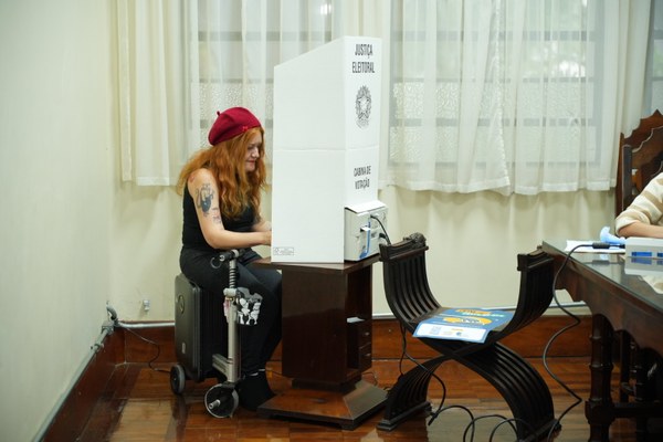 A designer Ana Luiza Teixeira utilizou o serviço para votar na capital