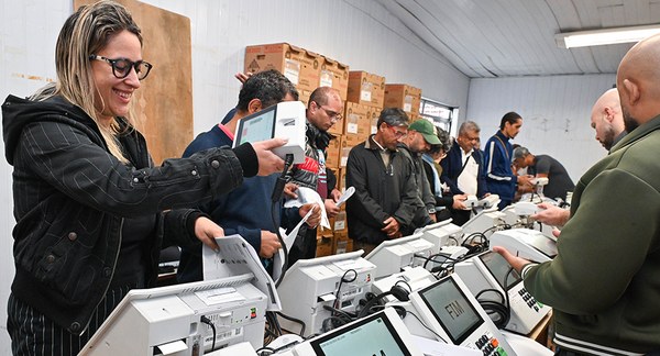 Ana Paula fez o treinamento presencial e será mesária pela primeira vez em outubro