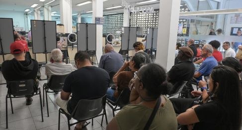 Atendimento para regularizar título no cartório da 1ª ZE, centro da capital Atendimento para regularizar título no cartório da 1ª ZE, centro da capital