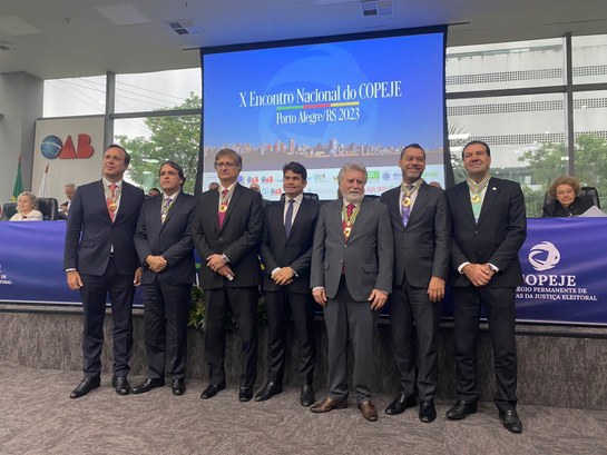 Copeje - Des. Silmar Fernandes O vice-presidente e corregedor regional eleitoral do TRE-SP recebeu a Medalha Ministro Célio Sil...
