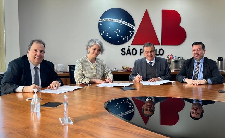 Da esq. para a dir., o secretário-geral da OAB/SP, Adib Kassouf Sad, a presidente da OAB/SP, Patrícia Vanzolini, o presidente do TRE-SP, desembargador Paulo Galizia, e o presidente da Comissão de Privacidade e Proteção de Dados da OAB/SP, Solano Camargo Da esq. para a dir., o secretário-geral da OAB/SP, Adib Kassouf Sad, a presidente da OAB/SP, Pat...