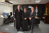 Da esq. p/ dir.: Presidente do Tribunal Regional Eleitoral de São Paulo, Des. Carlos Eduardo Cau...
