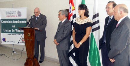 Discurso do presidente do TRE-SP inaugurando a Central de Atendimento ao Eleitor de Vinhedo O presidente do Tribunal Regional Eleitoral de São Paulo, desembargador Alceu Penteado Navarro, ...