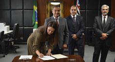 Dra. Danyelle Galvão assina termo de posse como juíza substituta do TRE-SP