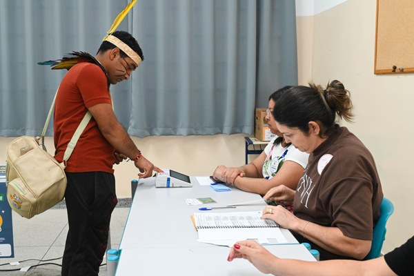 Eleitor indígena vota em seção eleitoral da 287ª – Mogi das Cruzes
