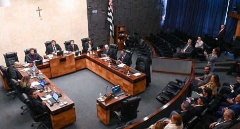 Estudantes de pós-graduação conhecem etapas do processo eleitoral em visita ao TRE-SP Estudantes de pós-graduação conhecem etapas do processo eleitoral em visita ao TRE-SP