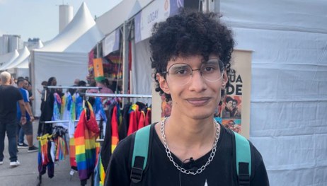 Público em atendimento na tenda do TRE-SP na Feira Cultural da Diversidade LGBT+