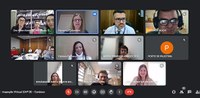 Imagem de uma sala de reunião virtual com 11 participantes.