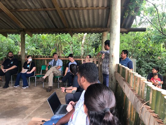 Indígenas da aldeia Tekoa Mirim, localizada em São Vicente (SP), receberam a visita de equipes d...