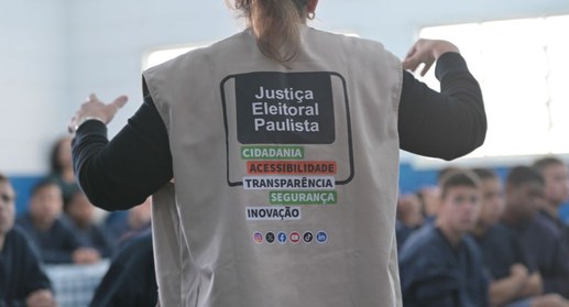 Servidora do TRE-SP fala a jovens internos da Fundação CASA