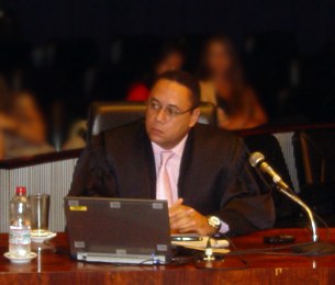 Juiz Luiz Guilherme da Costa Wagner Junior na sessão da corte do Tribunal Regional Eleitoral de ...