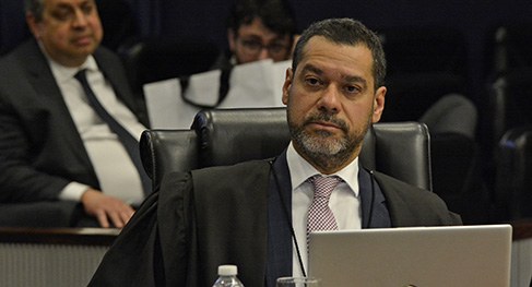 Juiz Marcelo Vieira de Campos na sessão de julgamento de sua despedida, em 07/10/2022