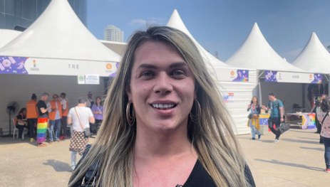 Público em atendimento na tenda do TRE-SP na Feira Cultural da Diversidade LGBT+