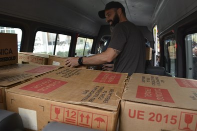 Na 1ª ZE - Bela Vista, as urnas eletrônicas foram transportadas em 12 vans escolares e 1 ônibus ...