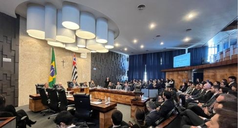 Novas juízas e juízes conhecem estrutura do TRE-SP em curso de formação Integrantes do 190º Concurso de Ingresso na Magistratura Estadual acompanharam exposições sobre ...