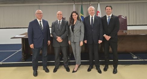 O coordenador pedagógico do curso de pós-graduação da Ejep, juiz Richard Pae Kim, o desembargado...