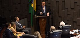 O desembargador Silmar Fernandes discursa na despedida do TRE-SP
