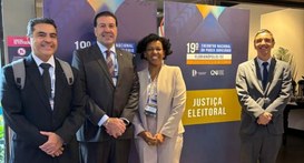 O diretor-geral do TRE-SP, Claucio Corrêa; o presidente da Corte, des. Silmar Fernandes; a secre...