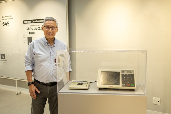 O engenheiro e pesquisador, Osvaldo Catsumi, visitou a sede do TRE-SP e falou sobre a criação da urna