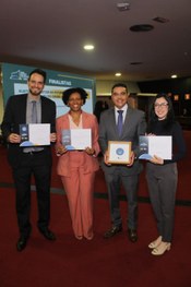 O servidor Paulo Eberlein (autor das fotos dos projetos finalistas); a secretária de Planejament...