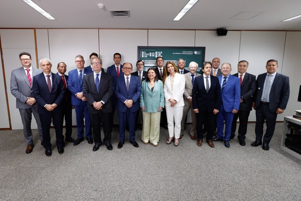 O vice-presidente do TRE-SP, Roberto Maia, com outras autoridades na cerimônia de despedida do corregedor-geral da Justiça Eleitoral