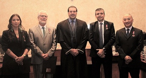 Os homenageados e o desembargador Silmar Fernandes Os homenageados e o desembargador Silmar Fernandes