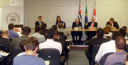 Ministra do Tribunal Superior Eleitoral (TSE) Luciana Lóssio proferiu Aula Magna na abertura do ...