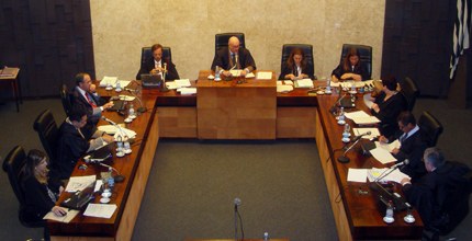 Corte do Tribunal Regional Eleitoral de São Paulo em sessão de julgamento no plenário em 10 de s...