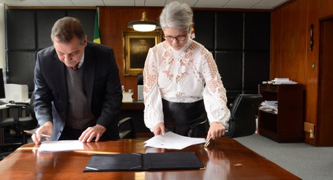 Presidente do TRE-SP, des. Paulo Galizia, e presidente da OAB-SP, Dra. Patricia Vanzolini, assin...