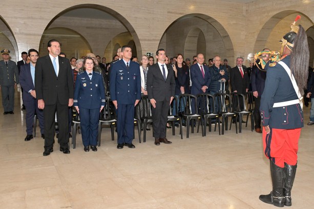 Presidente do TRE-SP é condecorado com Medalha M.M.D.C. em cerimônia no Obelisco do Ibirapuera 1 O presidente do Tribunal Regional Eleitoral de São Paulo (TRE-SP), desembargador Silmar Fernande...