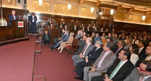 Vice-presidente do STF foi condecorado com o Colar do Mérito Judiciário por sua contribuição à J...