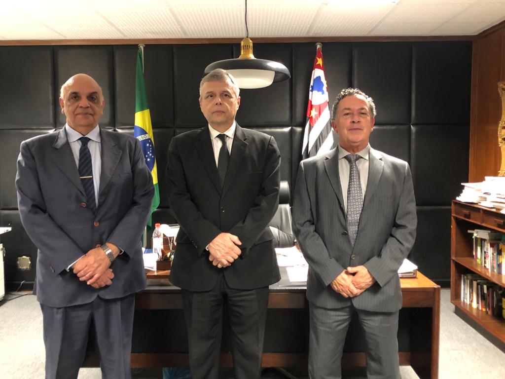 Presidente do TRE-SP recebe visita do Des. Sérgio do Nascimento e do Des. Luís Paulo Cotrim Guim...