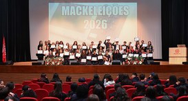 Estudantes participam da diplomação dos eleitos em cerimônia no auditório do Colégio Mackenzie