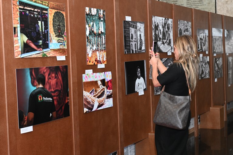 Público prestigia exposição “Quilombos: RasTREando nossas origens”