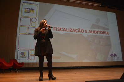 Presidente do TRE-SP Paulo Galizia faz discurso de abertura ao lado do reitor da Universidade Ma...