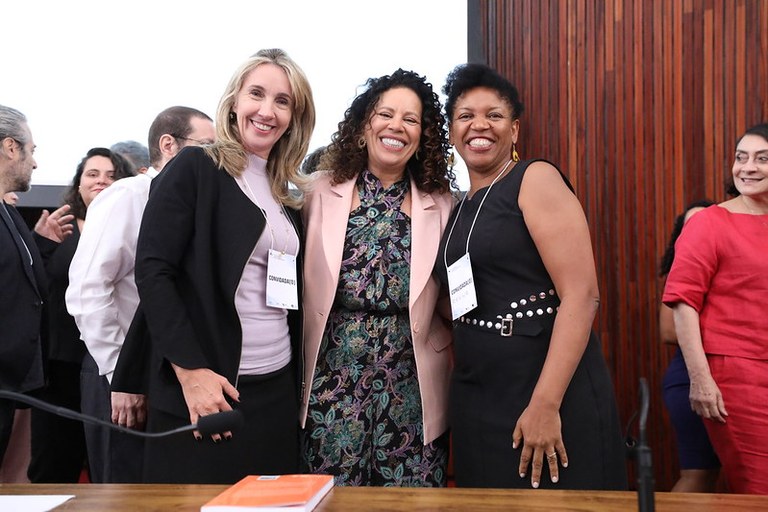 Servidoras do TRE-SP participam do 2° Encontro dos Grupos de Pesquisa do TSE 2 Da esq. para a dir., a juíza do TRE-SP Maria Cláudia Bedotti, a ministra do TSE Edilene Lôbo e a...