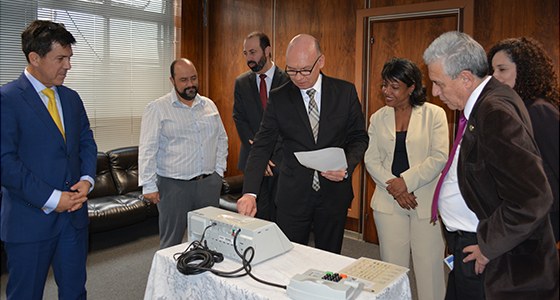 TRE apresenta segurança da urna eletrônica para magistrados da América Latina O funcionamento do sistema eletrônico de votação e a segurança da urna eletrônica foram tema de ...