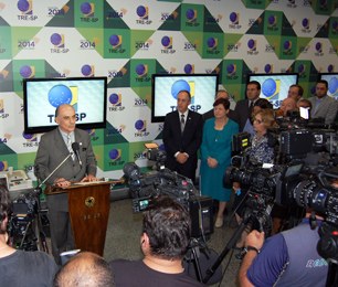TRE-SP - Coletiva do presidente do TRE-SP no final da votação do 2º turno Coletiva do presidente do TRE-SP, des. Antônio Carlos Mathias Coltro, no final da votação do 2º ...