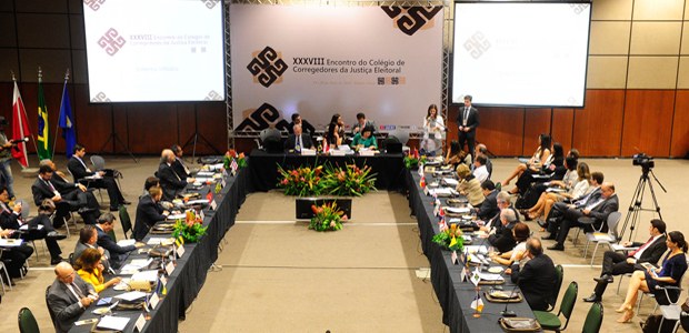 TRE-SP - Corregedor regional eleitoral participa de Encontro em Belém O vice-presidente e corregedor regional eleitoral de São Paulo, des. Carlos Eduardo Cauduro Padi...
