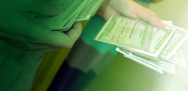 TRE-SP - Justica Eleitoral faz plantão para atender eleitores no feriado de tiradentes Plantão nos cartórios eleitorais de São Paulo no feriado do dia 21 de abril devido ao final de a...