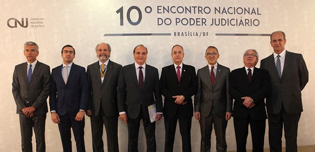 O presidente do Tribunal Regional Eleitoral de São Paulo (TRE-SP), des. Mário Devienne Ferraz, e...