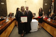 Presidente do TRE-SP, des. Mário Devienne Ferraz, entrega para a juíza Claudia Lúcia Fonseca Fan...