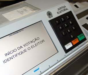 TRE-SP - Tela da urna eletrônica com o início da votação 
Identifique o eleitor
Eleições 2014
...