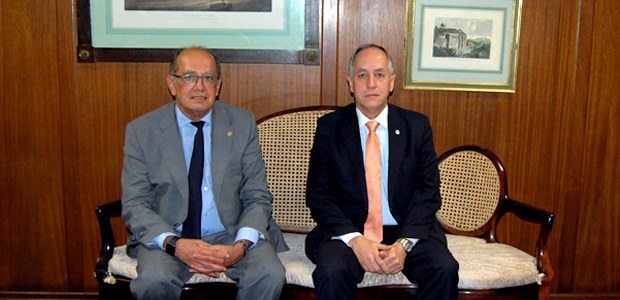 Imagem do min. Gilmar Mendes e do des. Mário Devienne Ferraz, em encontro no TRE-SP em agosto de...